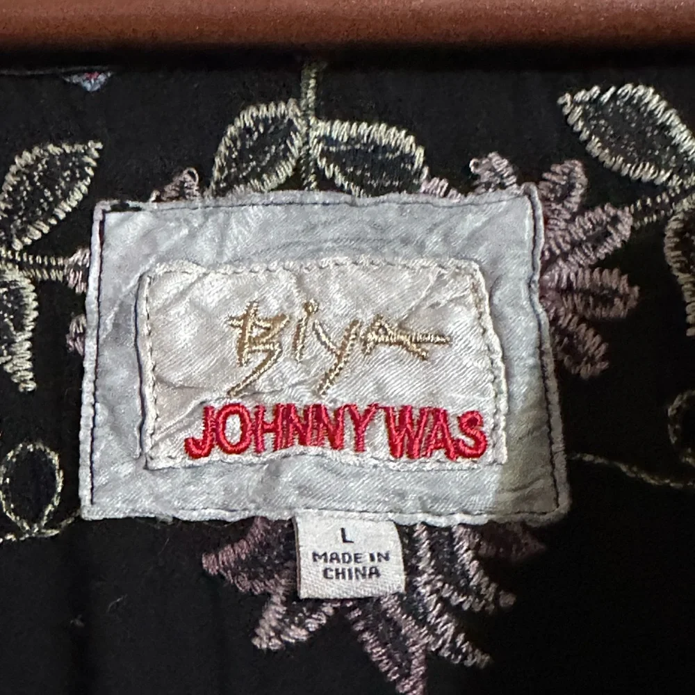 Johnny Was Black Floral Embroidered Top - Picture 2 of 3